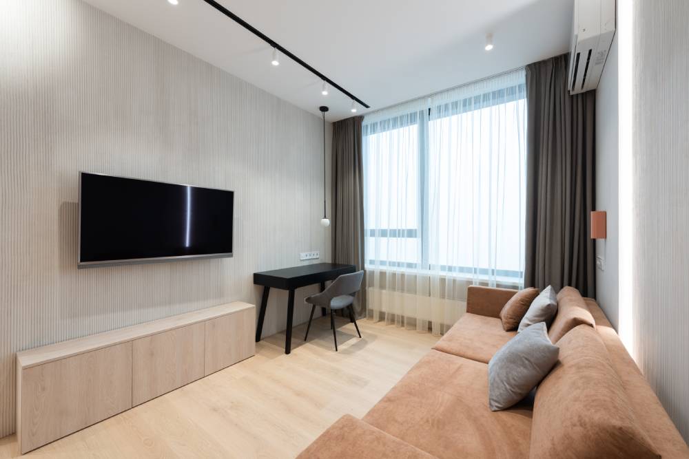 4 Pilihan Merek TV Hotel Terbaik untuk Bisnis Anda